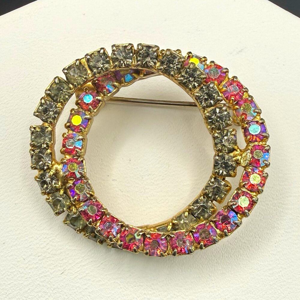 Vintage Pink Aurora Borealis Smoky Rhinestone Circle Wreath Brooch Gold Tone Pin